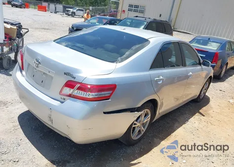 2010 Toyota Camry Le z USA, uszkodzony, nr VIN 4T4BF3EK0AR011594